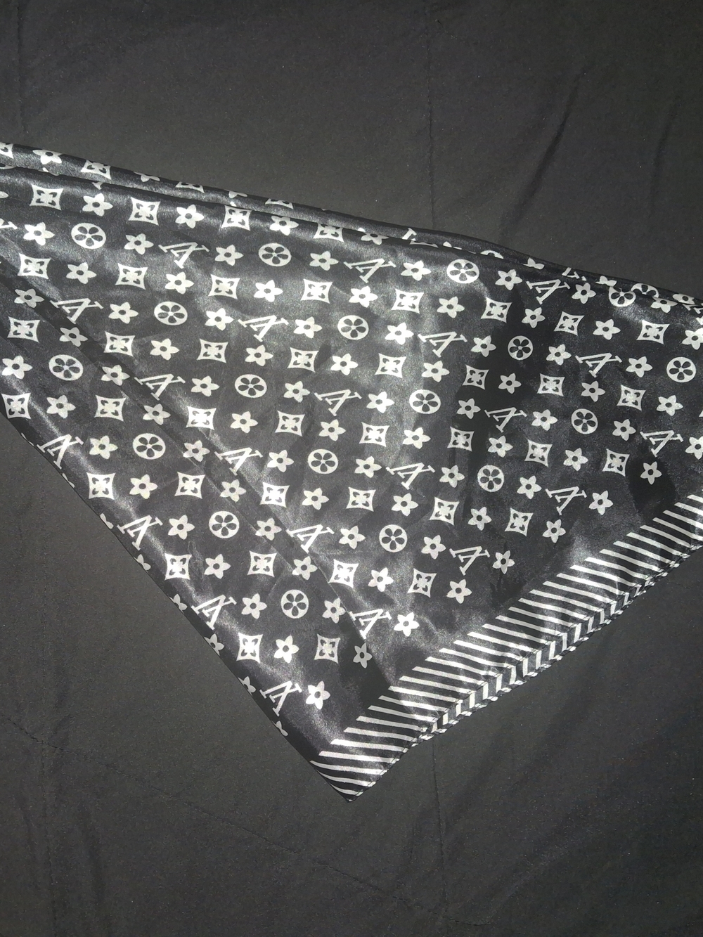 LV Black and White Patterned Silk Scarf - Designer Style - Picture 2 of 3